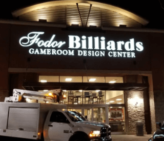 Placas iluminadas para lojas e shopping centers