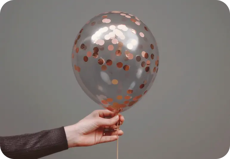 Clear confetti balloons with shiny sequins Clear confetti balloons with shiny sequins