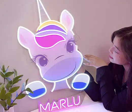 Gepersonaliseerde kinderlijke neonreclames