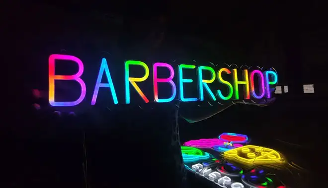 Neonreclame voor kapperszaken