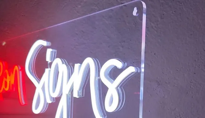 Gepersonaliseerde neonreclames