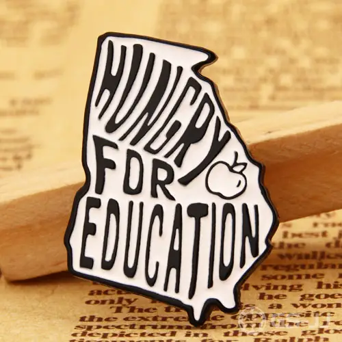 Hungrig nach Bildung Anstecknadeln Hungrig nach Bildung Anstecknadeln