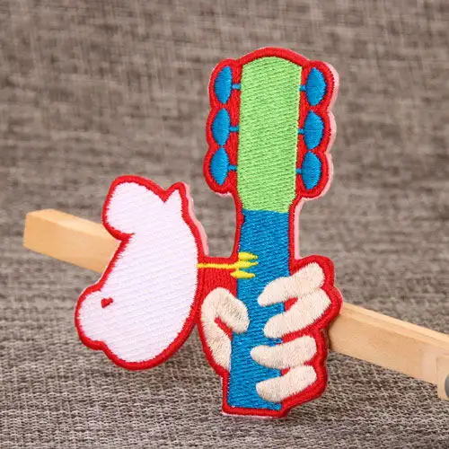 Bestickte Aufnäher „Katze spielt Gitarre“
