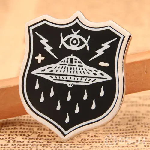 UFO Pin Design UFO Pin Design