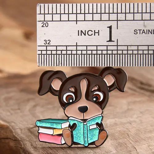 Weiche Emaille-Anstecker mit Hunden