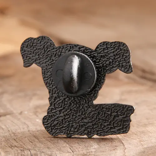 Weiche Emaille-Anstecker mit Hunden