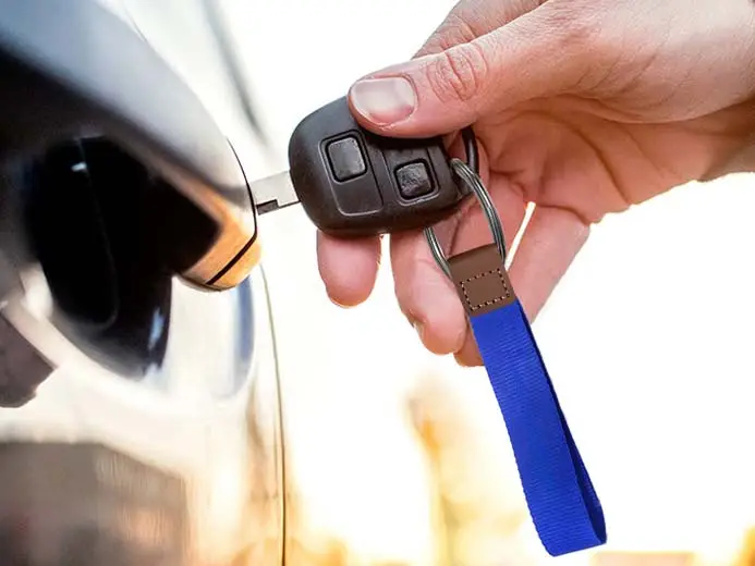 Cordões em branco para chaveiros