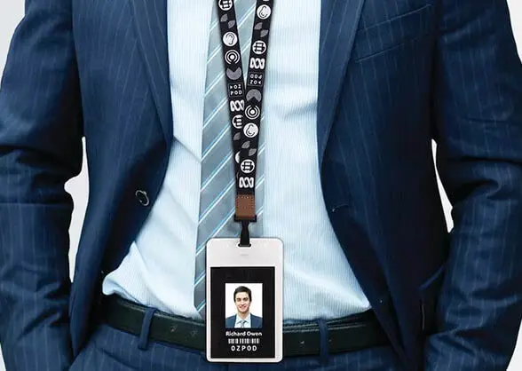 Cordões de identificação personalizados