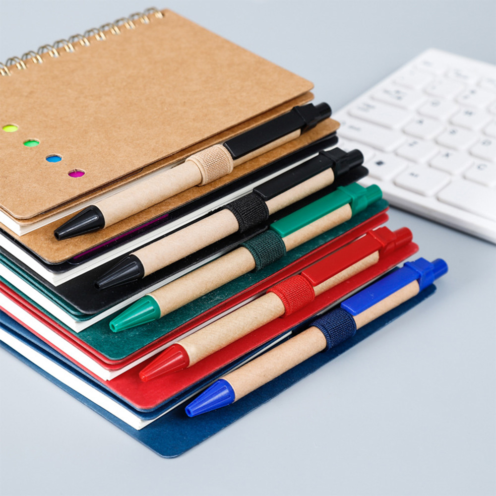 Kraftpapier Notitieboek Combinatie Met Pen Gratis Ontwerp Kraftpapier Notitieboek Combinatie Met Pen Gratis Ontwerp