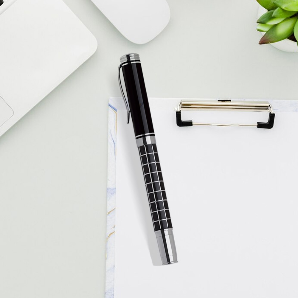 Gepersonaliseerde metalen pen met geblokte textuurdop