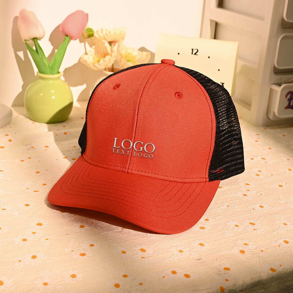 Lifestyle shot of Fashionable Colorblock Cotton And Linen Mesh Baseball Hat