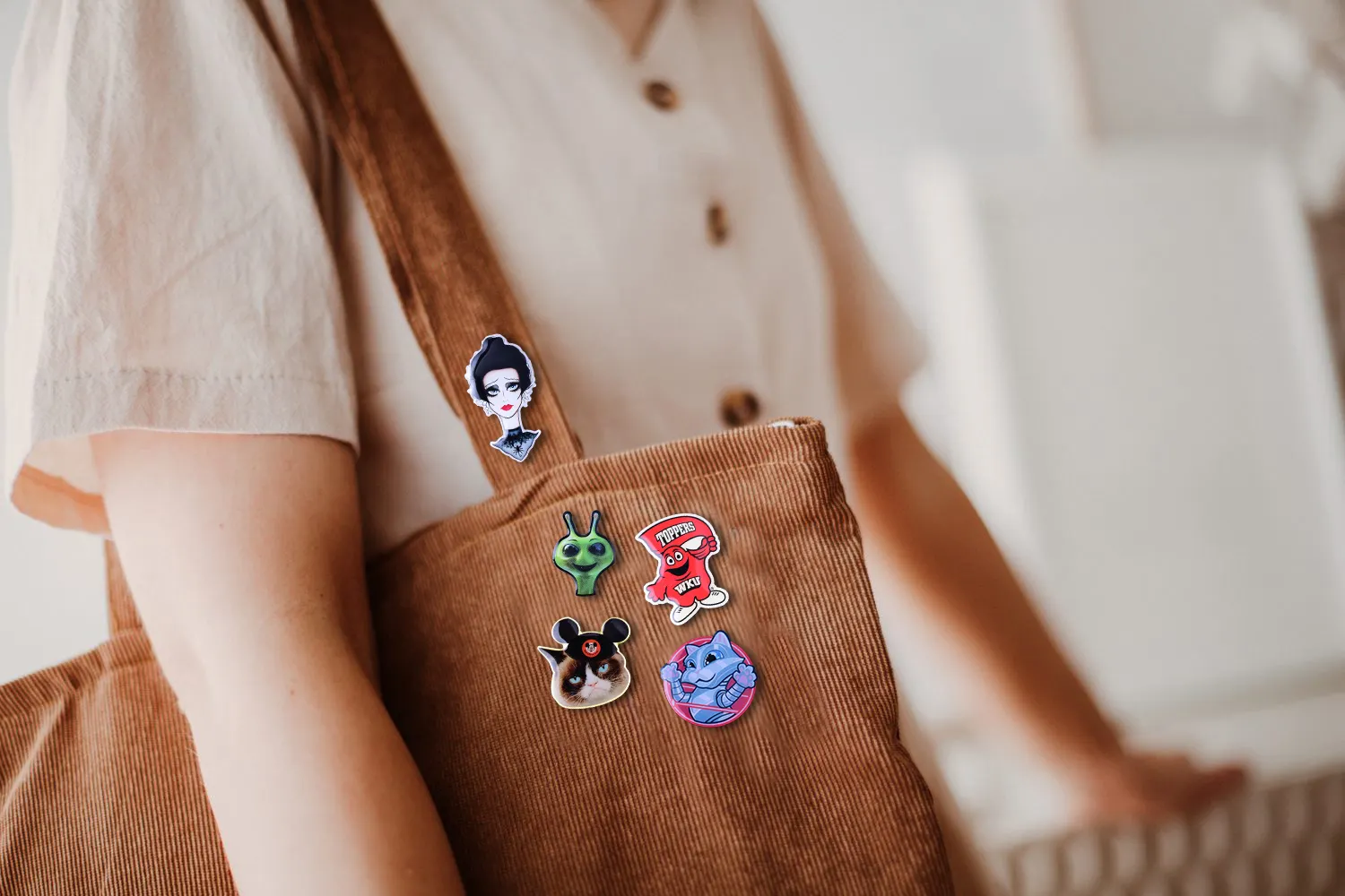 How to display my enamel pins？